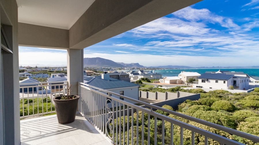 6 Bedroom Property for Sale in Kleinbaai Western Cape